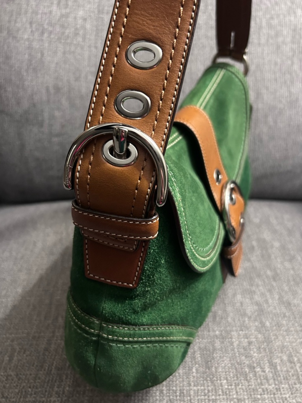 Coach Vintage Soho Green Suede Shoulder Bag with Tan Leather Trim - Picture 6 of 11